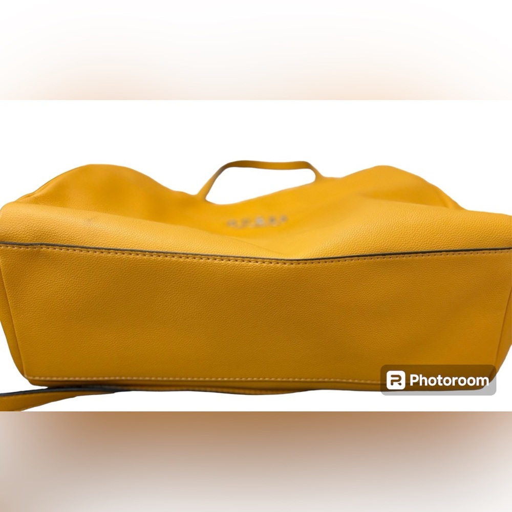 Guess Handbag And Matching Wallet With Daisy Chai… - image 5